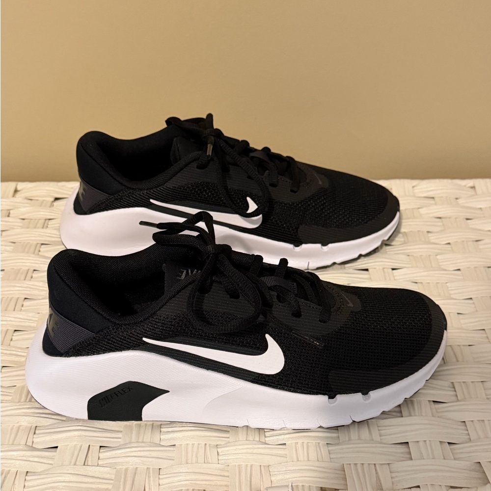 Nike Flex Train Women’s Size 8